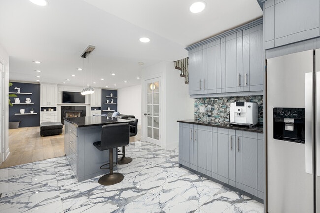 Building Photo - 4025 Rolling Meadow Ln