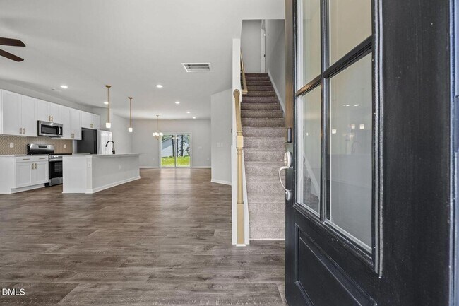 Building Photo - 200 Beacon Hl Rd