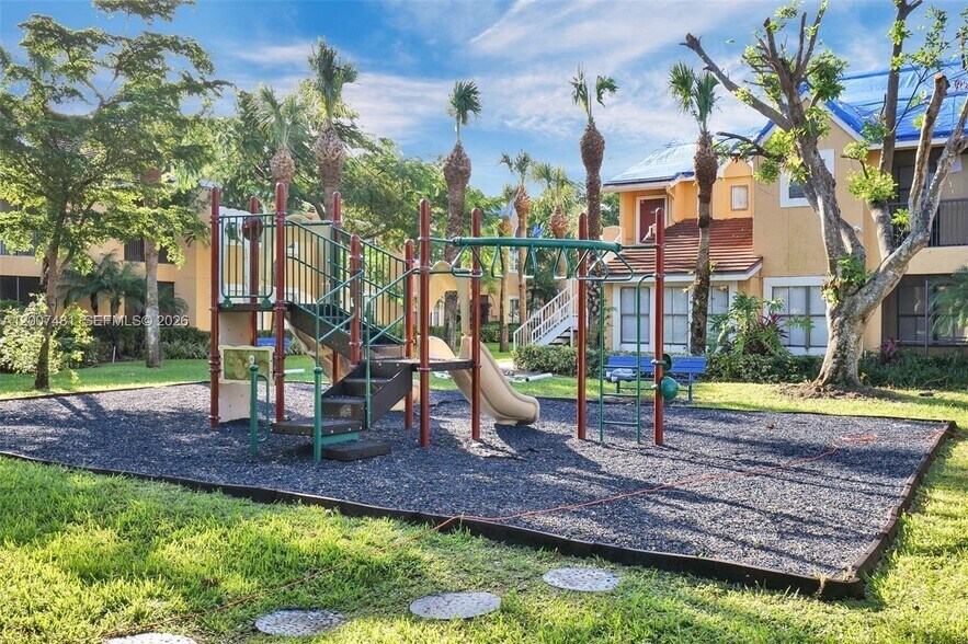Building Photo - 15560 SW 104th Ter