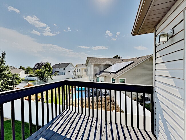 Building Photo - 88 E 2325 S
