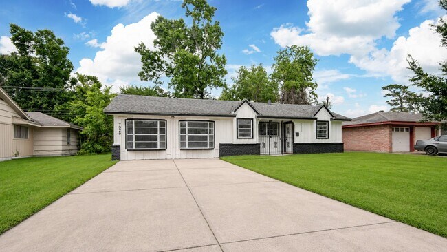 Building Photo - 7329 Gleason Rd