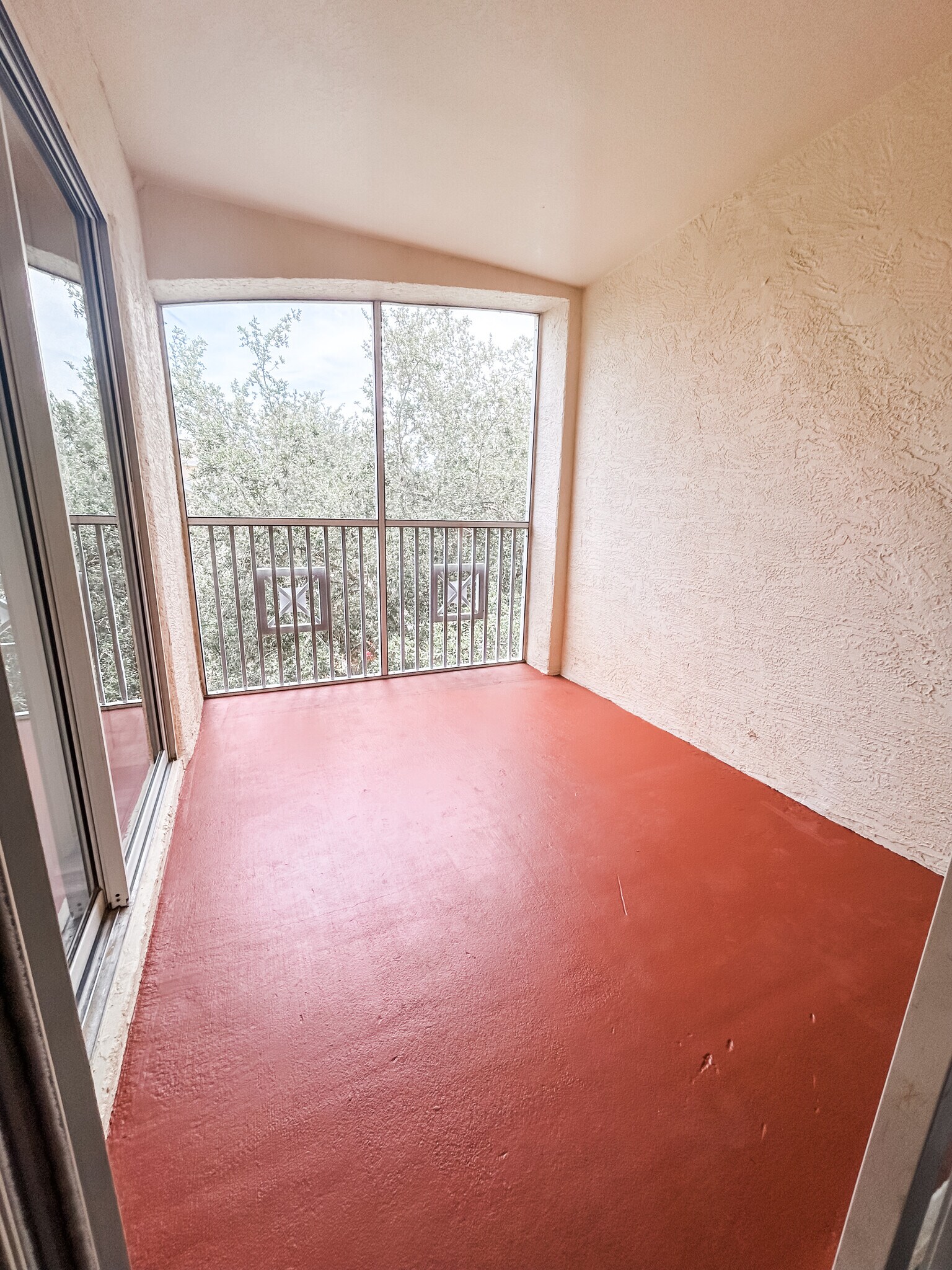 Building Photo - 5035 Sunridge Palms Dr