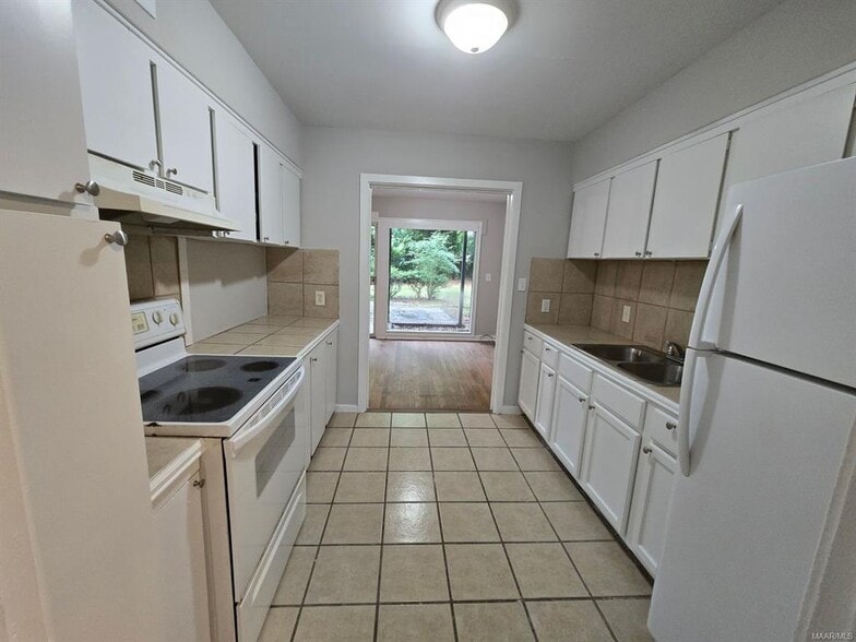 Building Photo - 3723 Wesley Dr