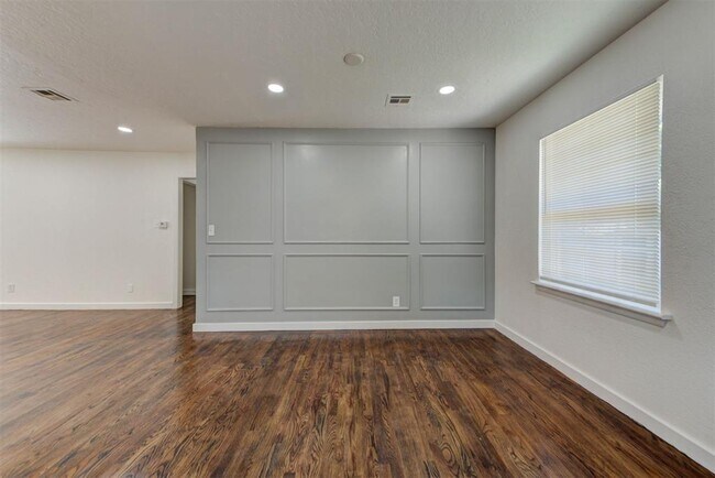 Building Photo - 1202 Windsor Way