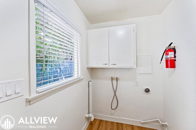 Building Photo - Stylishly Renovated Santa Ana Gem – 4-Bedr...