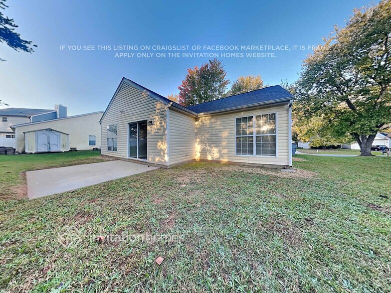 Building Photo - 11017 White Stag Dr