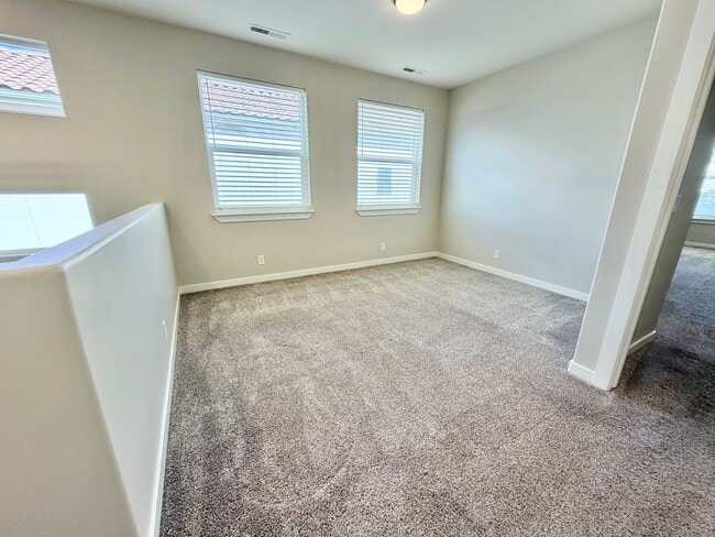 Building Photo - Beautiful 3 Bedroom Home In Desert Color!