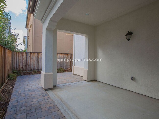 Building Photo - Desirable 4 Bedrooms + Bonus, 4.5 Baths, Gale Ranch in San Ramon!