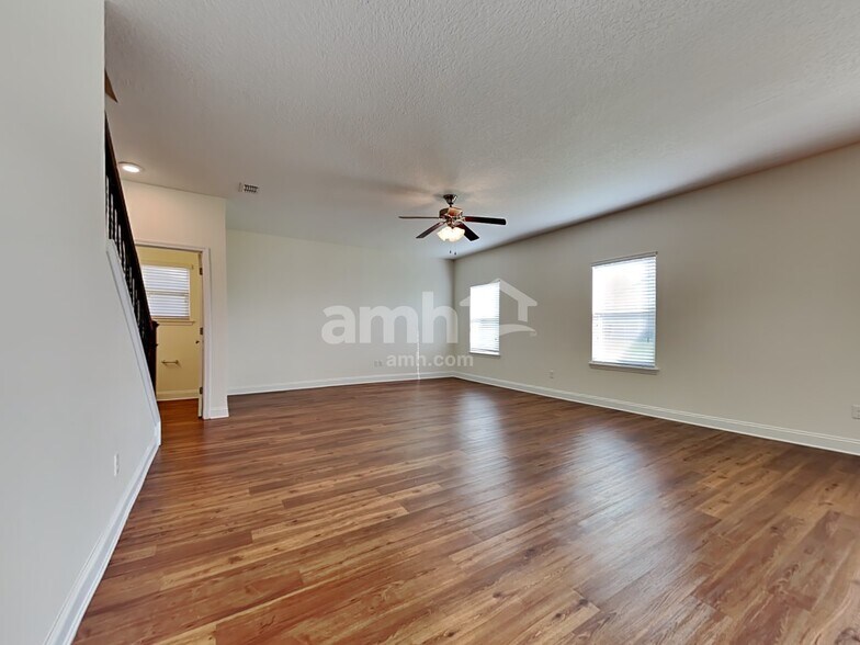 Building Photo - 3308 Roundabout Dr