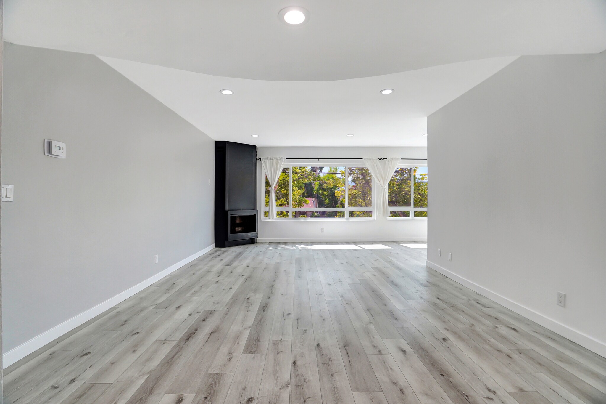 Building Photo - 10823 Camarillo St