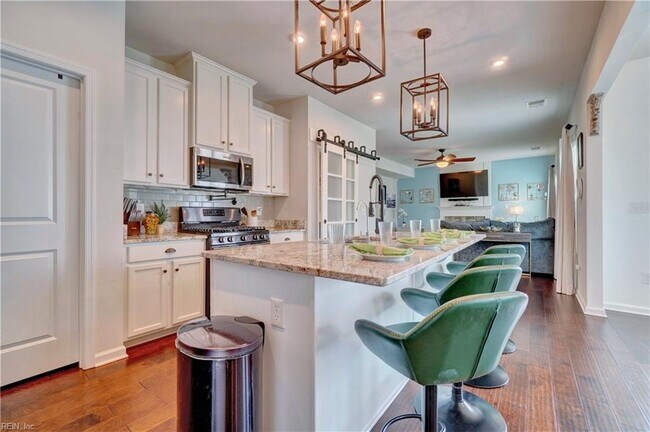Building Photo - 800 Corcormant Ln