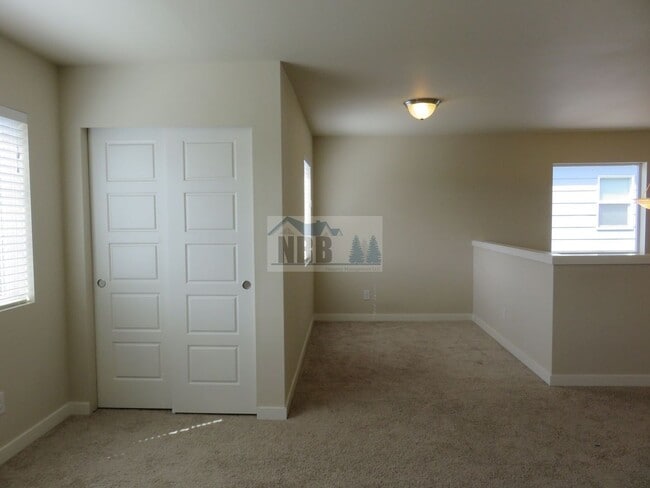 Building Photo - Stunning 3 bd House located in a Gated Community of Puyallup!