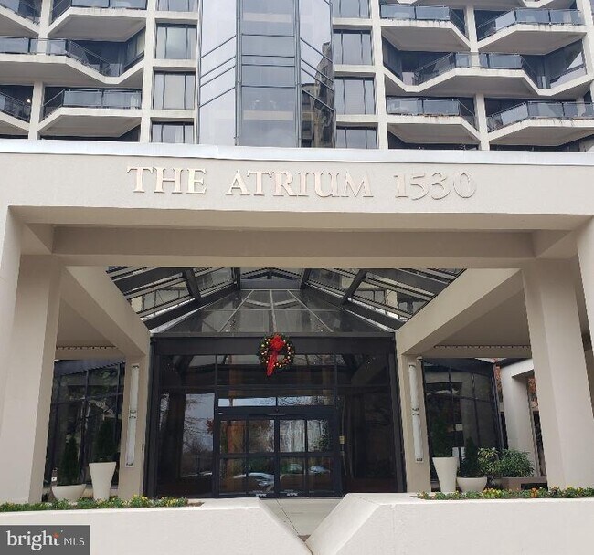 Building Photo - 1530 Key Blvd