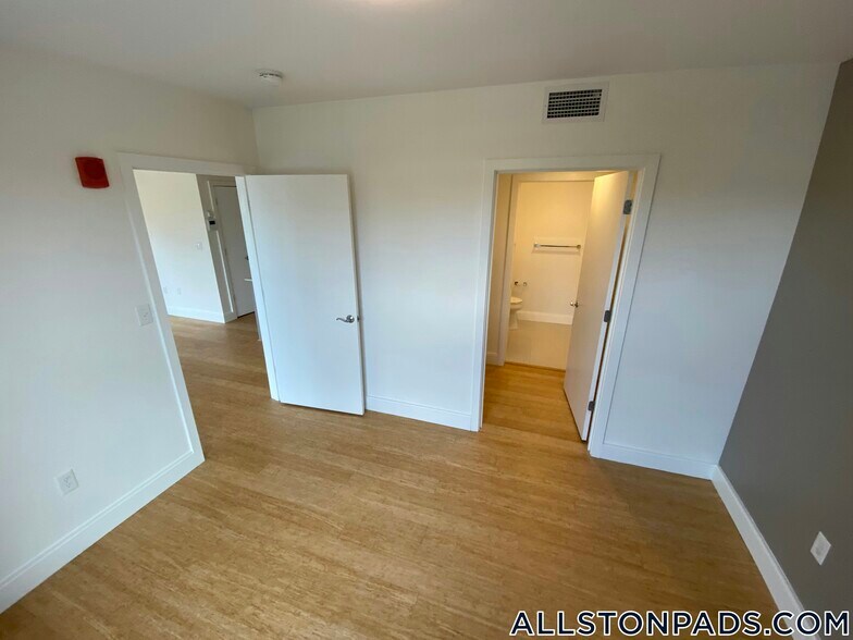 Building Photo - 40 Malvern St