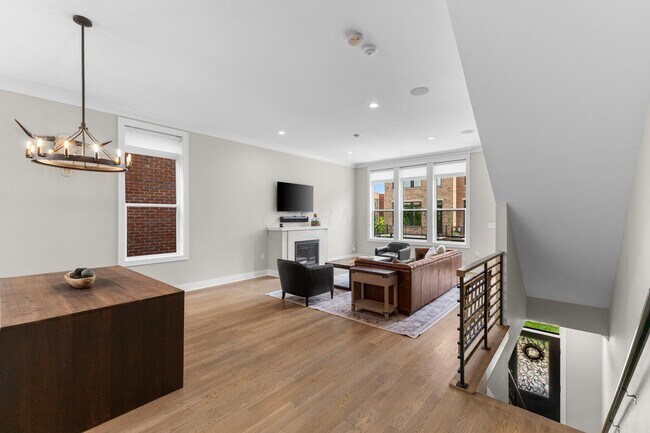 Building Photo - 293 Auden Ave
