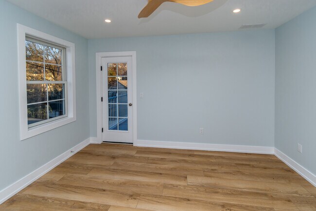 Building Photo - 17 Wilson St