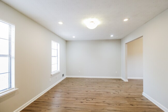 Building Photo - 110 Lupine Ct