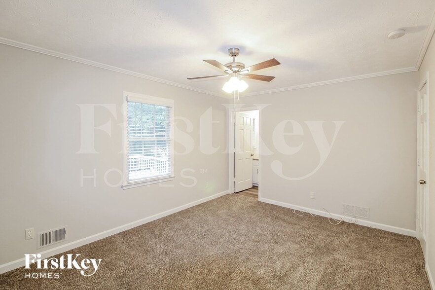 Building Photo - 1673 Moss Dr SW