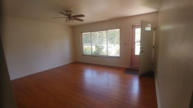 Building Photo - 33434 Jennie Rd