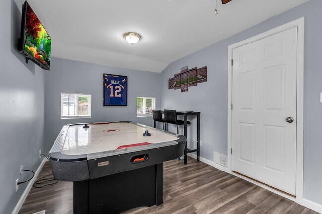 Building Photo - Furnished 4-Bedroom Single-Family Home in Cheektowaga