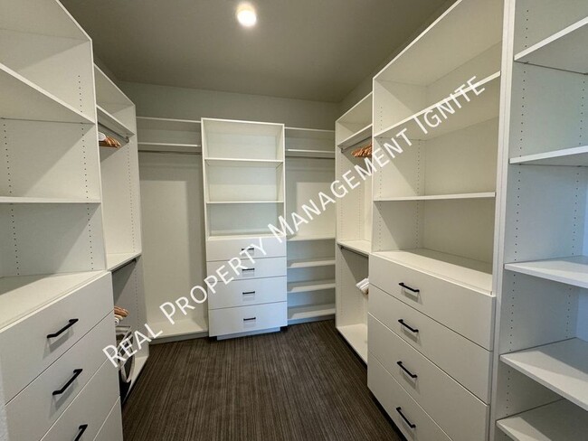 Building Photo - 61145 SW Beverly Wy