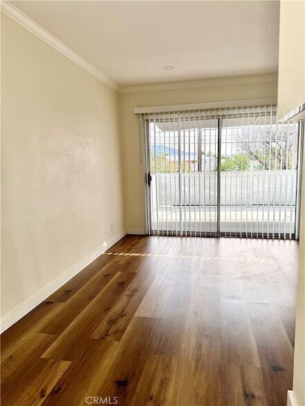 Building Photo - 1316 N Hollywood Way