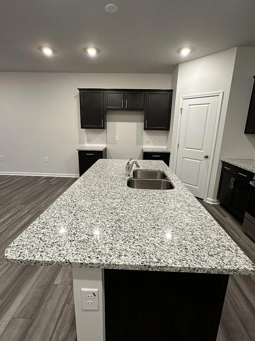 Building Photo - Room in Townhome on Kasota Ln