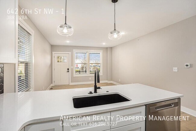 Building Photo - 642 6th St NW