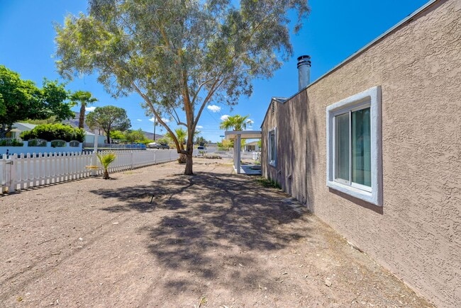 Building Photo - 402 Ilmenite Way