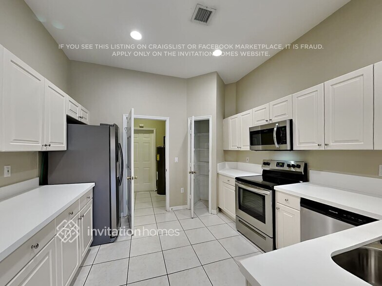 Building Photo - 14063 Southwest 32nd St