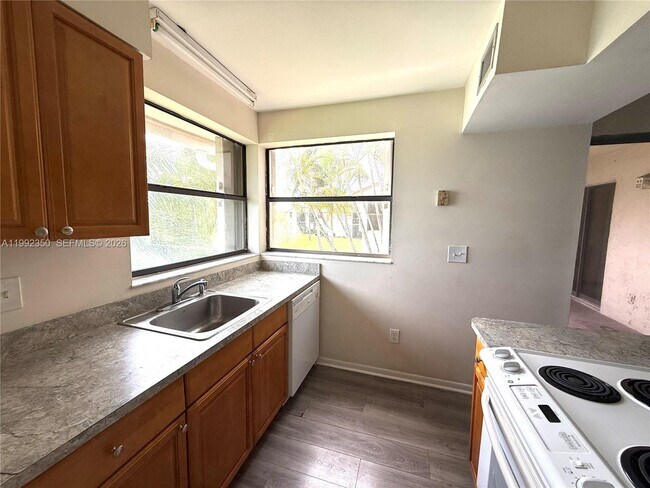 Building Photo - 800 Independence Dr