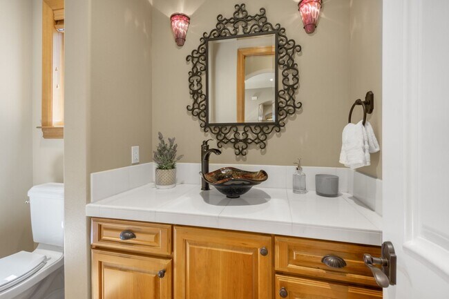 Building Photo - Live the Tuscan Life in Kirkland