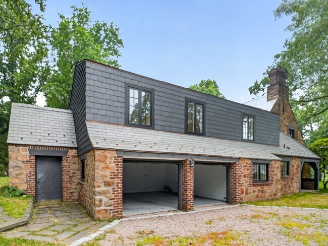 Building Photo - 1085 Ridge Rd