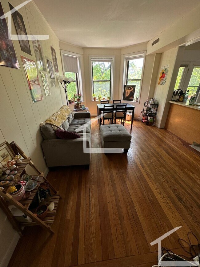 Building Photo - 9/1- No Fee! Spacious 3BR/1.5BA near Packard's Corner!