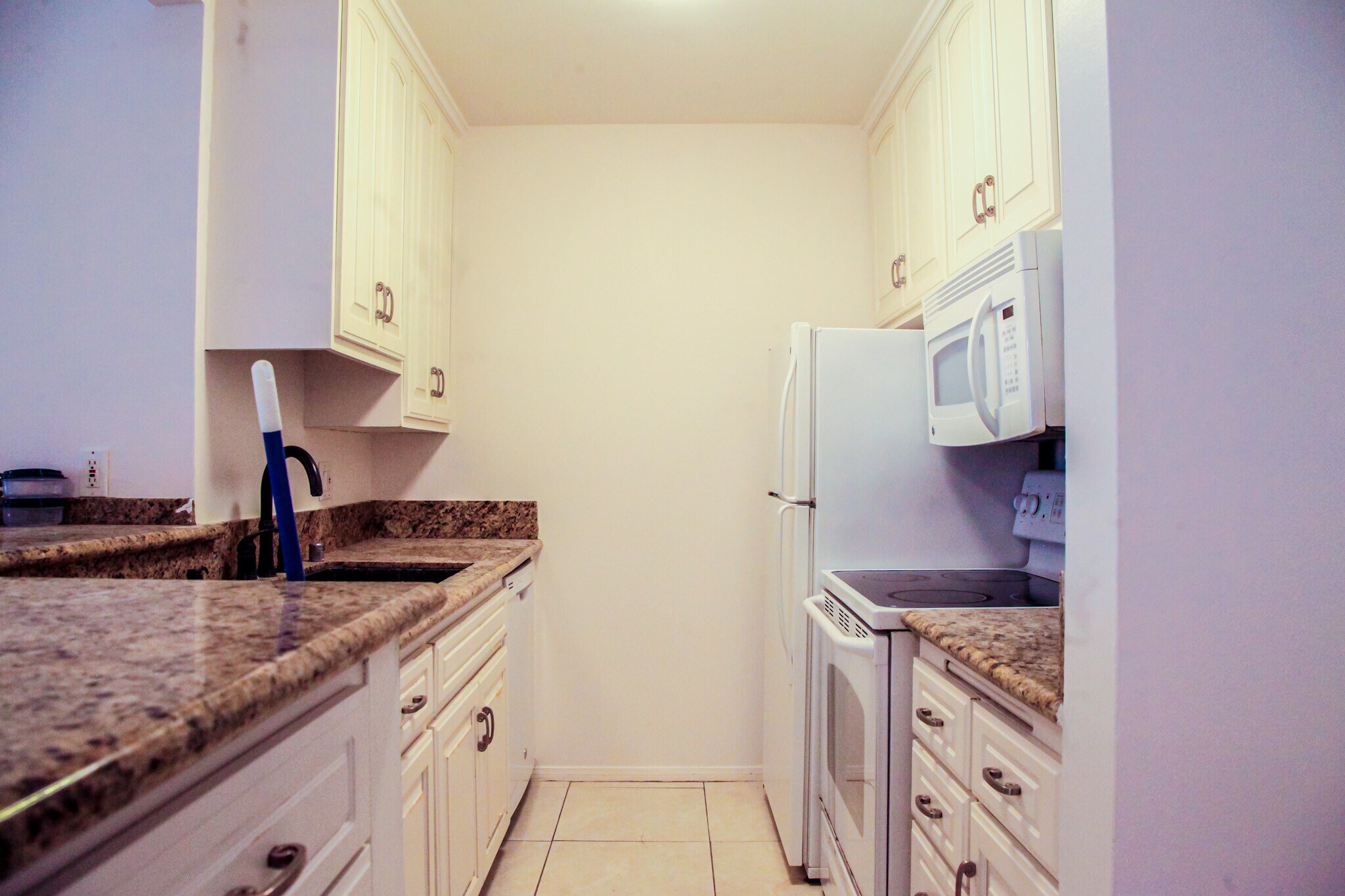 Kitchen - 7777 W 91st St