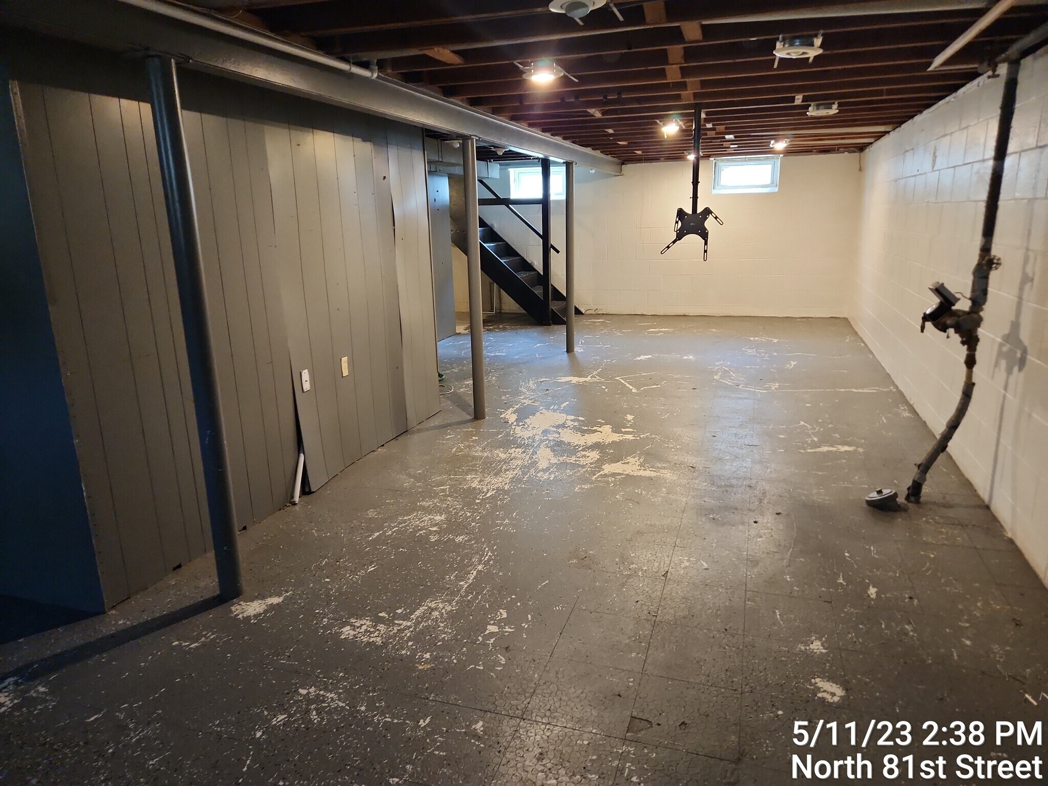 Building Photo - 5860 N 81st St