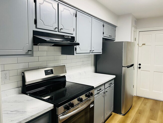 Building Photo - Wow! Newly renovated 2 bedroom 2 bathroom unit in Lithonia. Must see!