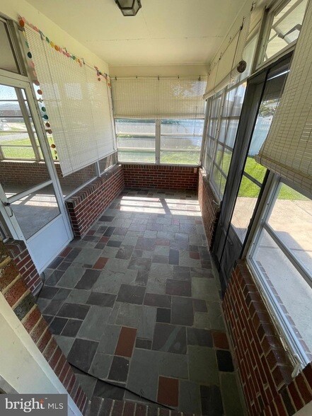 Building Photo - 624 Gayle Dr