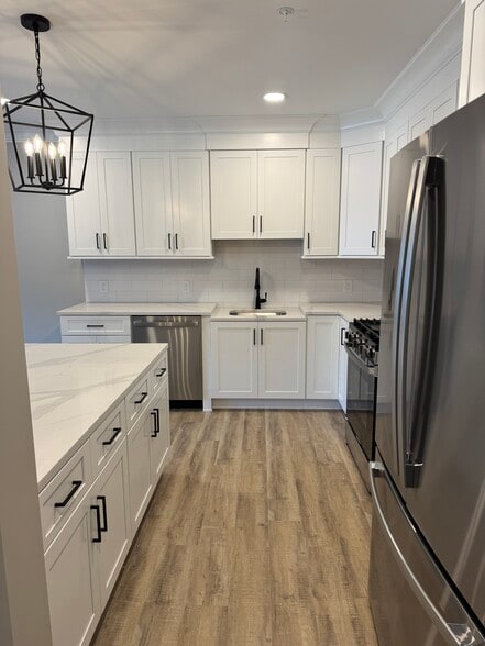 Building Photo - 575 Newark Pompton Tpke