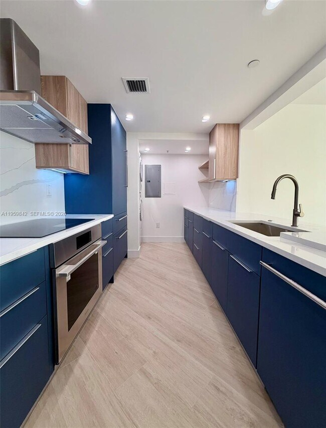 Building Photo - 3020 NE 32nd Ave