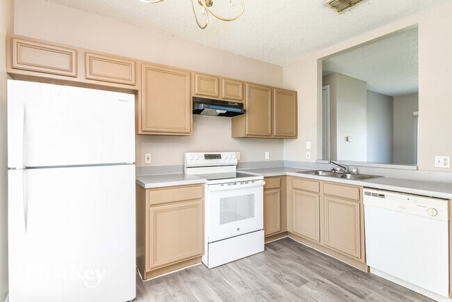 Building Photo - 702 Cotulla Dr