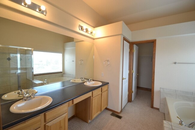 Building Photo - Indigo Ranch 5 Bedroom w/AC!