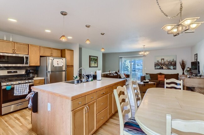 Building Photo - Spacious 5 BDR Lafayette Home - Close to Coal Creek Trail