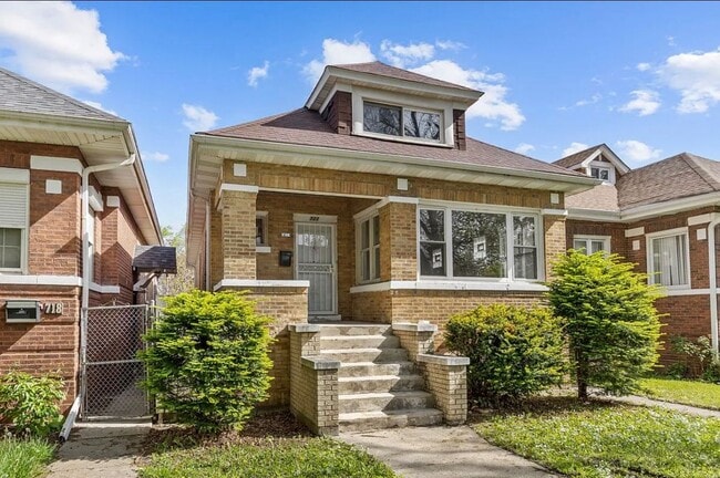 Building Photo - 722 E 91st Pl