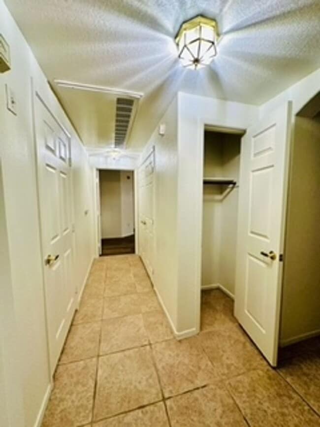 Building Photo - Cozy 1st-floor condo unit with 2 bedrooms and 2 bathrooms. Located in a guard-gated community in ...