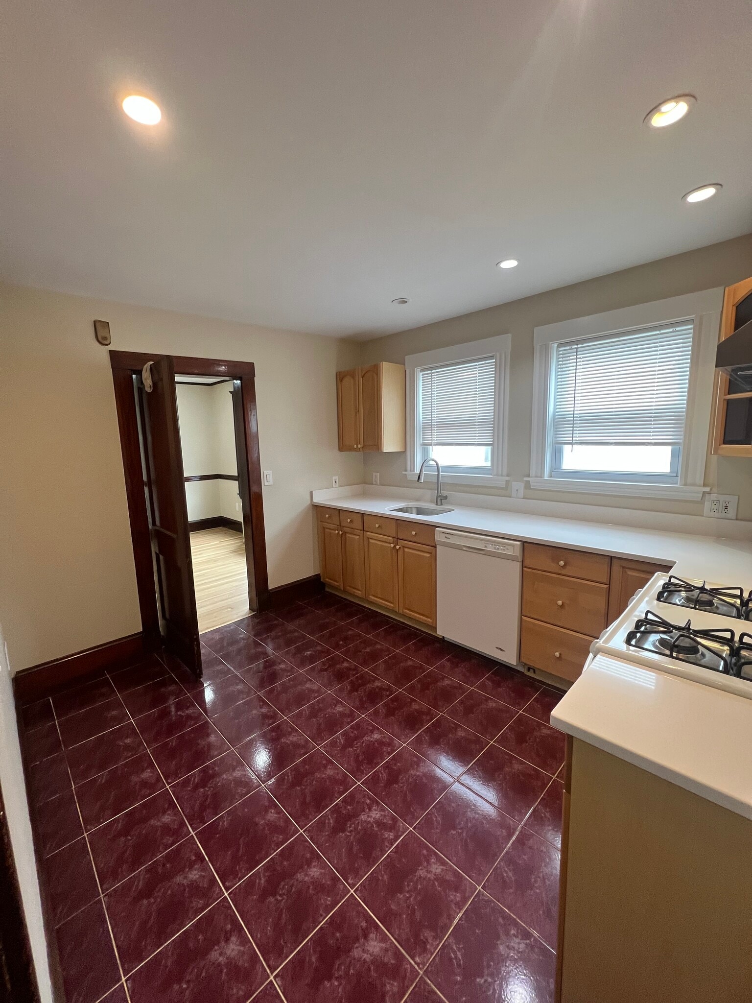 Kitchen - 412 Belgrade Ave