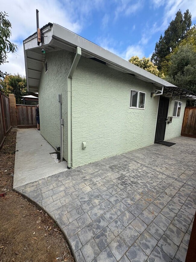 Building Photo - 4817 Hansen Ave