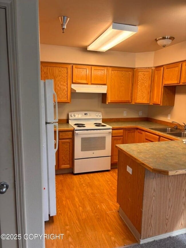 Building Photo - Newly Updated 2 Bed/2 Bath Condo w/Garage!