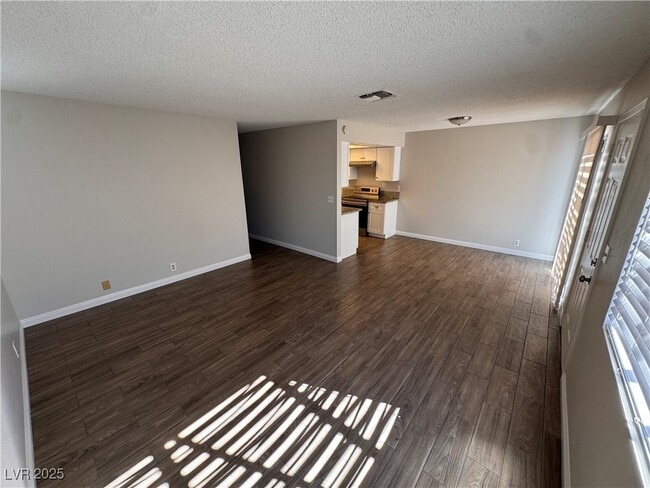 Building Photo - 617 Pepper Tree Cir