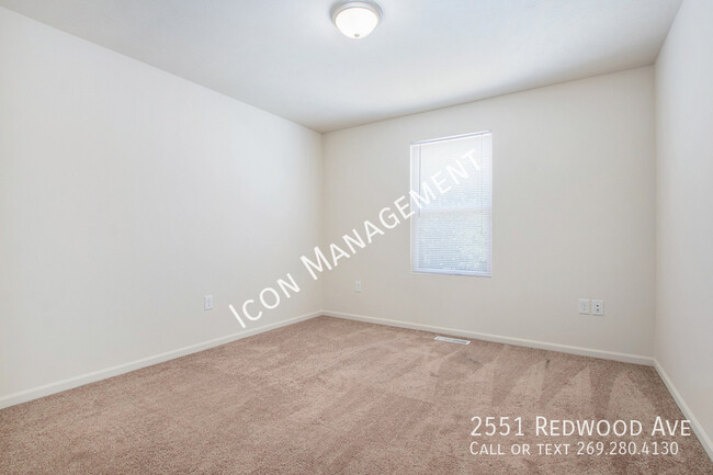 Building Photo - 2551 Redwood Ave